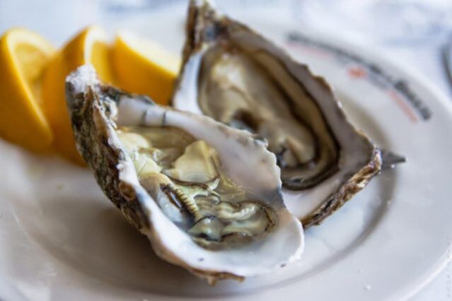 Oysters - a type of seafood that enhances male vitality thanks to the presence of zinc