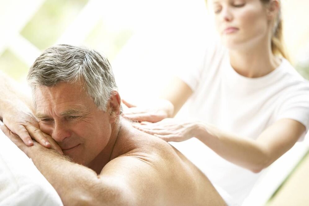 Back massage improves health and empowers men